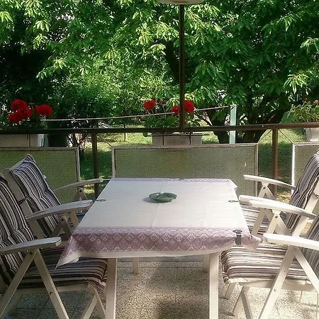Haus In Mit Garten *