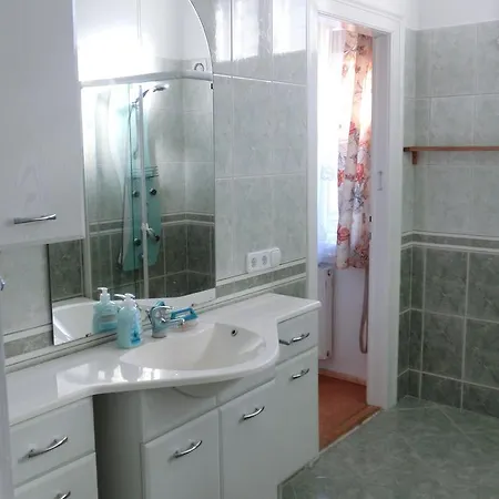 Haus In Mit Garten Σπίτι διακοπών *