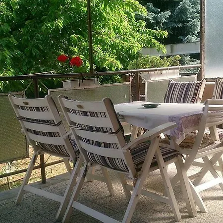 Haus In Mit Garten