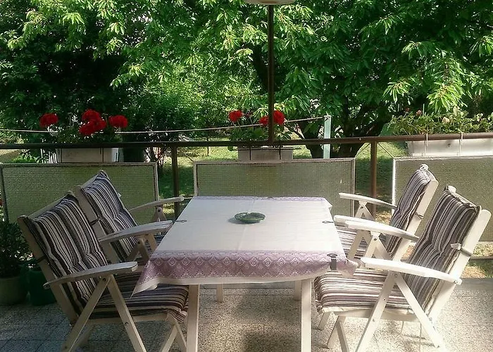 Haus In Mit Garten *
