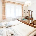 Haus In Mit Garten Budapest