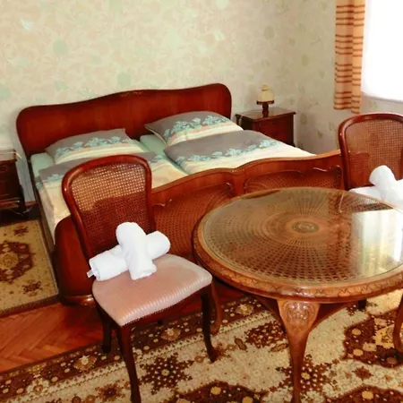 Haus In Mit Garten * Boedapest